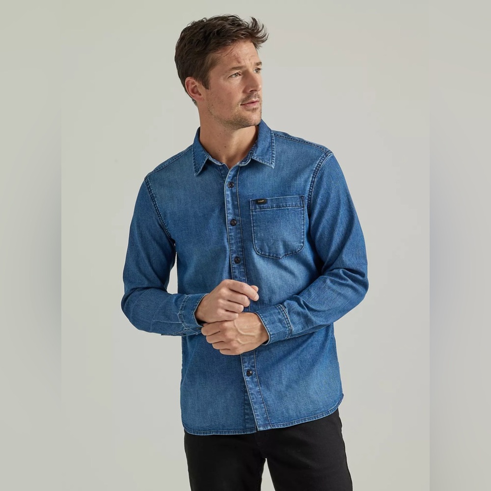 Worn 1 time - Lee Men’s Extreme Motion All Purpose Denim Button Down Shirt